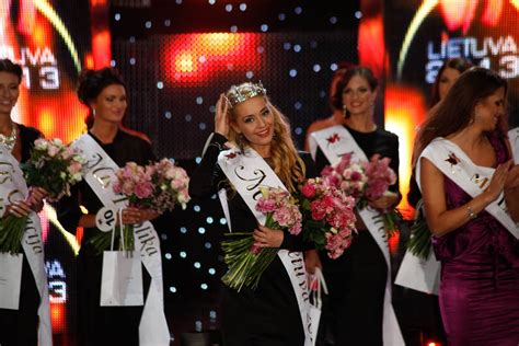 Rūta Elžbieta Mazurevičiūtė su „Mis Lietuva 2013“ karūna