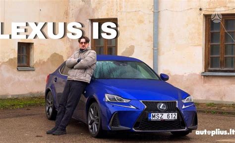 Teminė nuotrauka su kartoniniu automobiliu Lexus IS