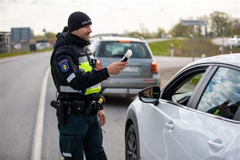 Teminis Nissan policijos automobilio nuotrauka