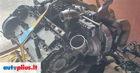Variklio skyriaus nuotrauka su Jeep Cherokee 2.5 TD varikliu