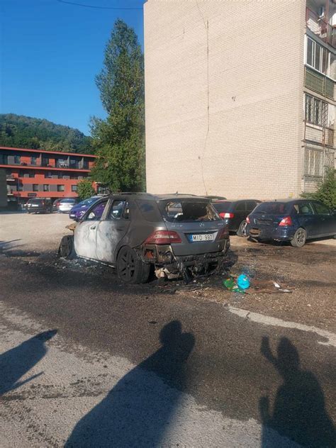 ilustracija: automobilis, kurį apgadino kruša