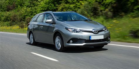 Toyota Auris II Touring Sports automobilio su bagažinės kilimėliu nuotrauka