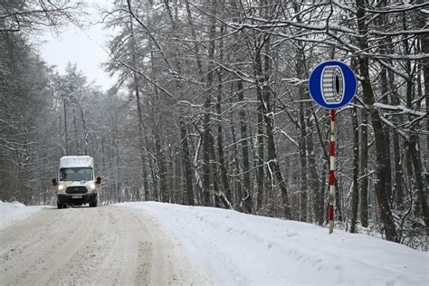 Tematinė nuotrauka: šaltis, sniegas ir automobilis