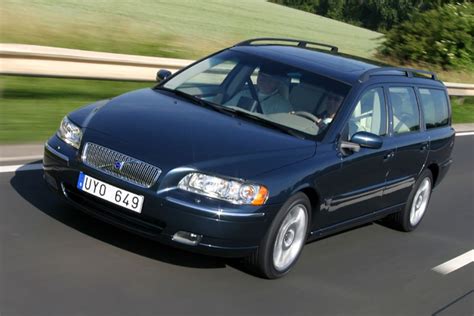 Volvo V70 D5 variklio skyriaus schema su generatoriaus diržo vieta
