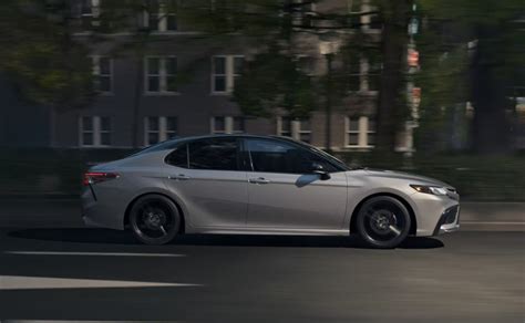 Toyota Camry Hybrid automobilio nuotrauka