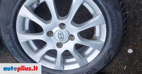 Visureigio Kia Sportage 1999 metų modelis su sumontuotais R15 lengvojo lydinio ratlankiais