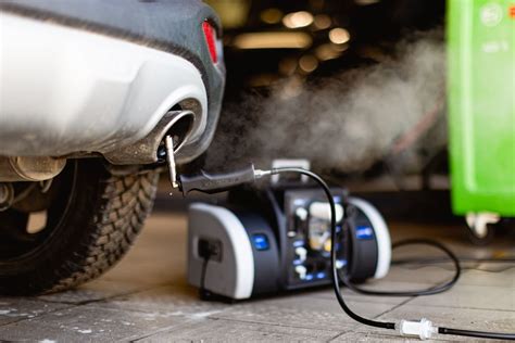 Tematinė nuotrauka: dūmingumo tikrinimas automobiliui