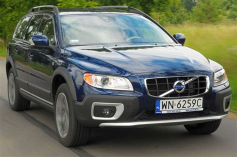 Volvo XC70 II su SPACCER® sistemos pavyzdžiu, iliustruojančiu pakeltą važiuoklę