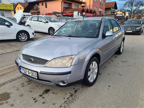 Ford Mondeo interjero nuotrauka, pabrėžianti sėdynes ir multimediją