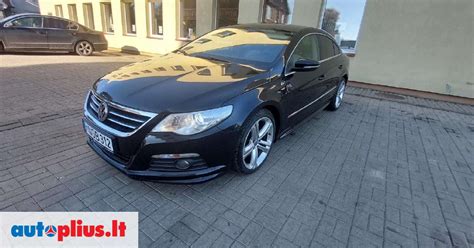 Volkswagen Passat CC išorė, rodanti kupė siluetą ir berėmes duris