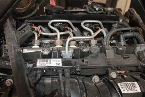 BMW E90 variklio skyriaus vizualizacija su pažymėtais probleminiais komponentais
