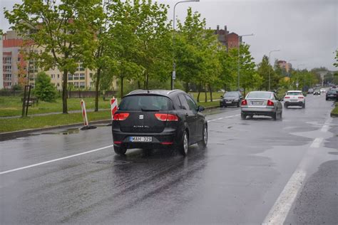 Nuotrauka: automobilis po avarijos, sugadinta priekinė dalis