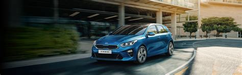 Naujos kartos Kia Ceed hečbeko ir universalo eksterjero nuotraukos