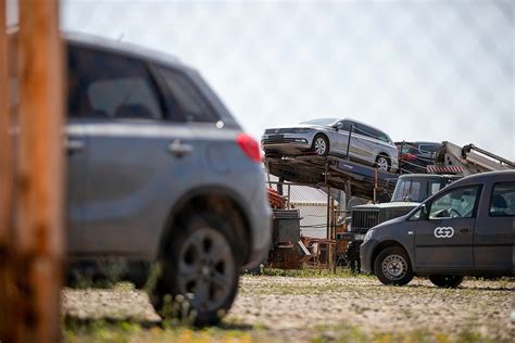 Infografika: 12 dalykų, kuriuos reikia patikrinti prieš perkant naudotą automobilį