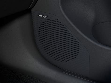 BOSE Premium garso sistema su aštuoniais garsiakalbiais