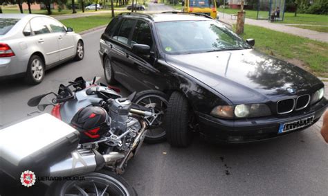 Tematinė BMW avarijos nuotrauka