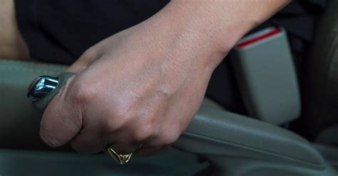 Teminė nuotrauka, vaizduojanti automobilio rankinį stabdį