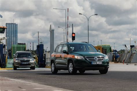 Teminė nuotrauka, vaizduojanti automobilį ir apsaugos sistemą