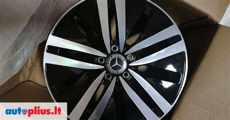 Teminė nuotrauka: Mercedes-Benz E klasė su skirtingų dydžių ratlankiais