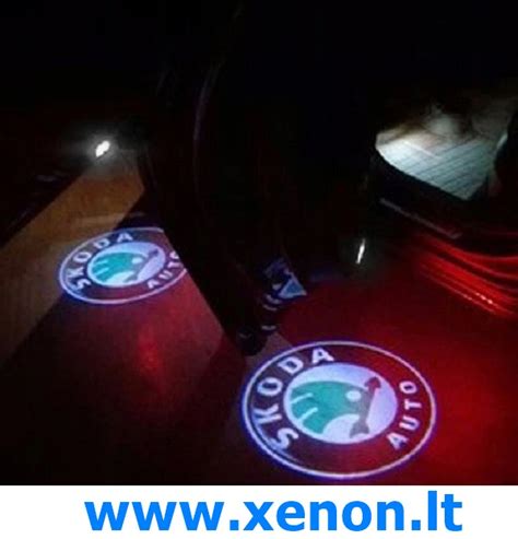 LED durų logo projekcija ant žemės
