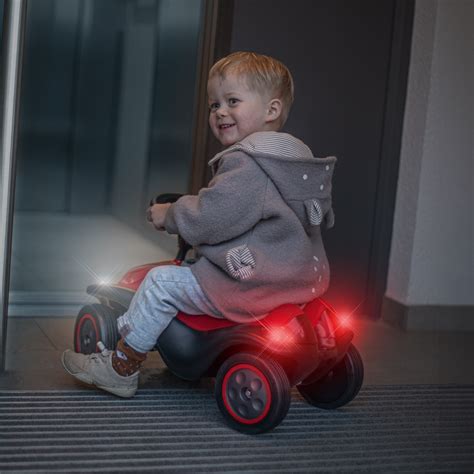 Tematinė nuotrauka su moderniais automobilių LED žibintais