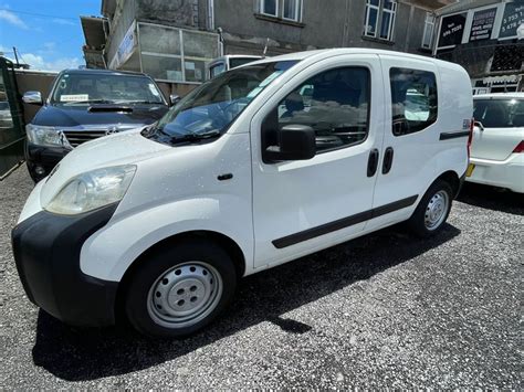 Peugeot Bipper modelis 2013 metų leidimo: priekinis vaizdas