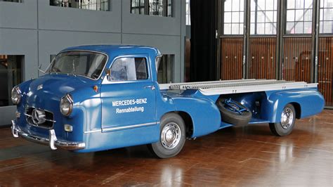 Mercedes-Benz Renntransporter Mėlynasis Stebuklas