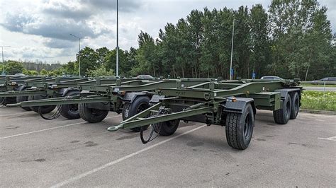 Lietuvoje sukurtos kariuomenės priekabos, transportuojančios įvairius krovinius