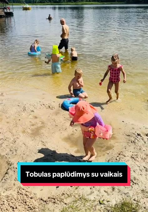 Teminė nuotrauka su vaikais saugiai dalyvaujančiais eisme