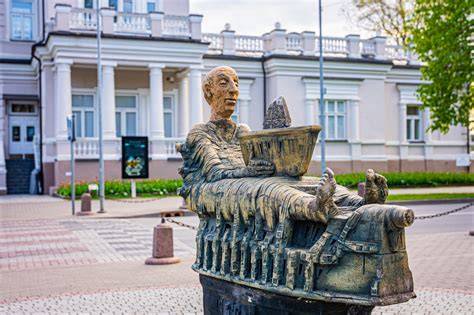 Liepojos gatvių menas ir alėjos skulptūros
