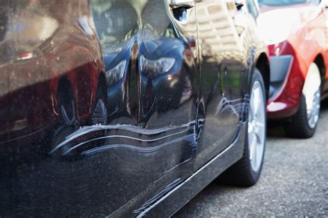 Nuotrauka: apgadintas automobilis po slydimo