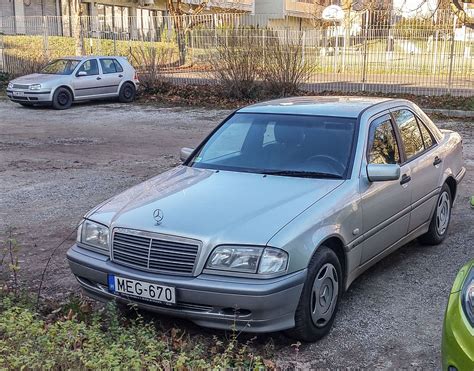 Mercedes-Benz W202 dizaino eskizai ir evoliucija
