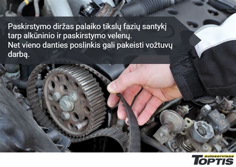 Mechanikas tikrinantis variklio alkūninį veleną