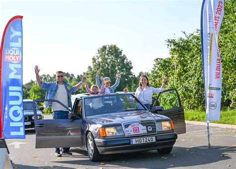 Starto linija istorinių automobilių ralyje