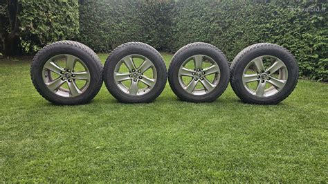 Automobilio ratai su žieminėmis padangomis