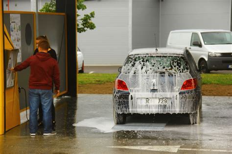 Plovimo programa su vašku automobilių plovykloje