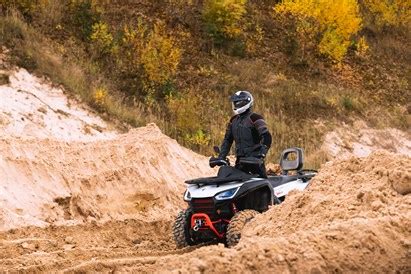 Teminė nuotrauka su Polaris keturračiu motociklu ir elektriniu starteriu