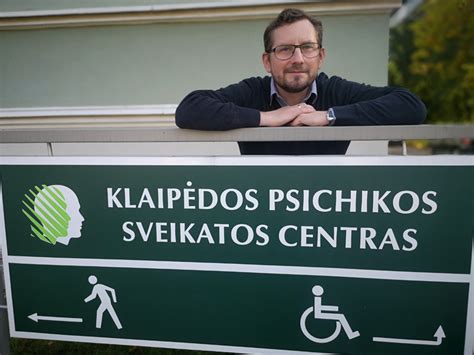 Darbuotojas valantis grindis ligoninėje