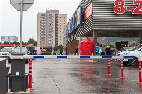 Teminė nuotrauka: užtvaras prie įvažiavimo į stovėjimo aikštelę