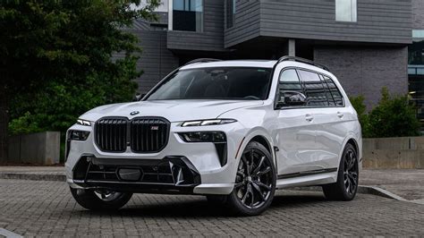 BMW X7 važiuojančio bekele nuotrauka
