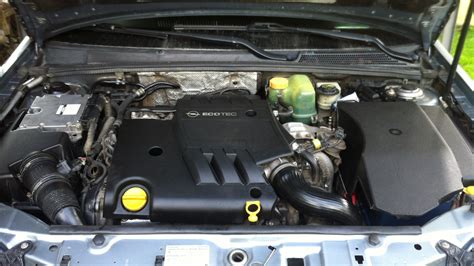 Opel 1.7 CDTI variklis automobilyje