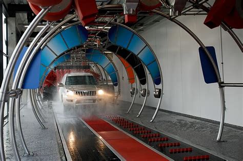 automobilis tunelinėje plovykloje