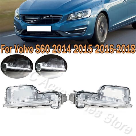 Teminė nuotrauka su Volvo S60 priekiu ir įjungtais DRL žibintais