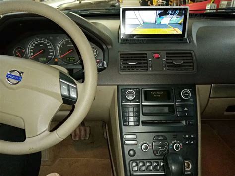 Volvo XC90 2009 modelio salono interjeras su centrine konsole ir ekranais