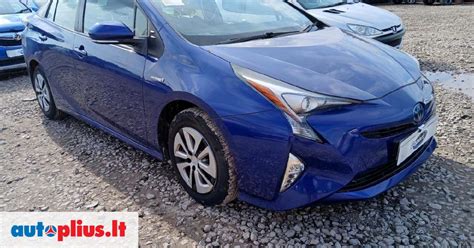 Tematinė nuotrauka: Įvairių Toyota modelių rakteliai