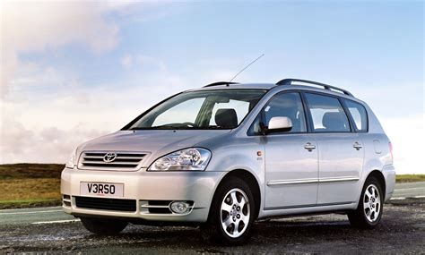 Toyota Avensis Verso 2001 m. priekio vaizdas