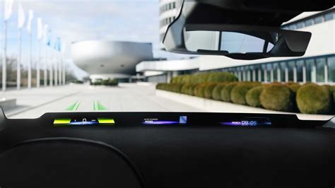 BMW 7 serijos interjero koncepcija su „Panoramic Vision“ ekranu ir galiniu 8K monitoriumi