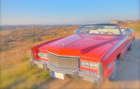 Klasikinis raudonas Cadillac Eldorado automobilis