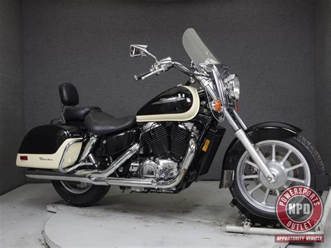 Teminis Honda Shadow 1100 motociklo nuotrauka su chromuotais elementais