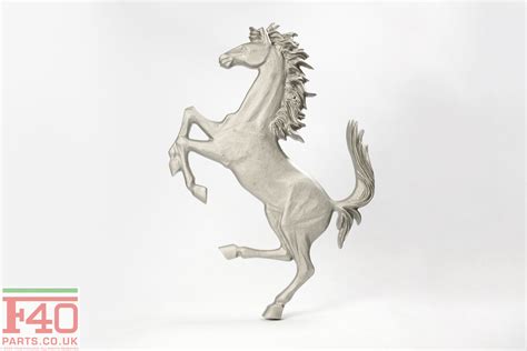 Ferrari logotipas su piestu stovinčiu žirgu (Cavallino Rampante)
